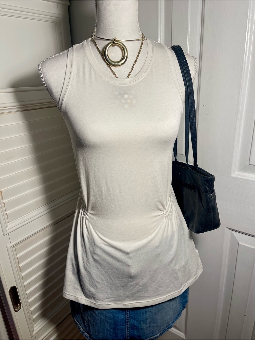 Athleta : White Gathered Side Sleeveless Top!!